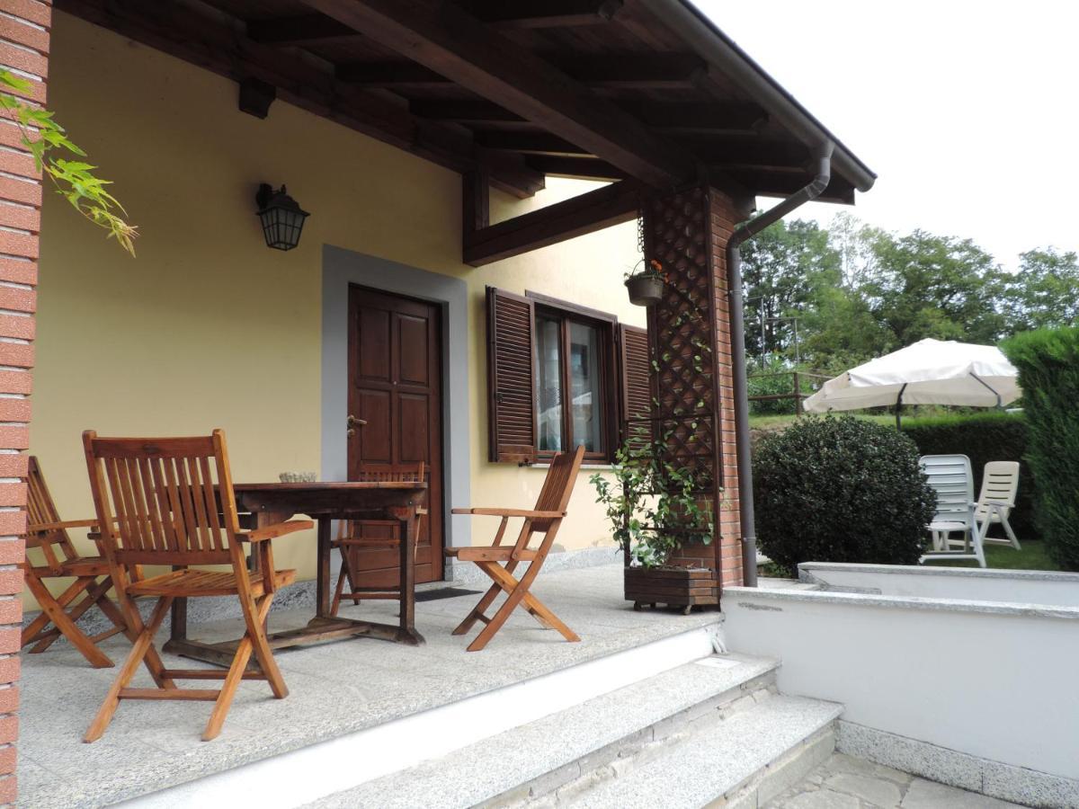 Casa Vacanza Il Glicine Casale Corte Cerro Εξωτερικό φωτογραφία