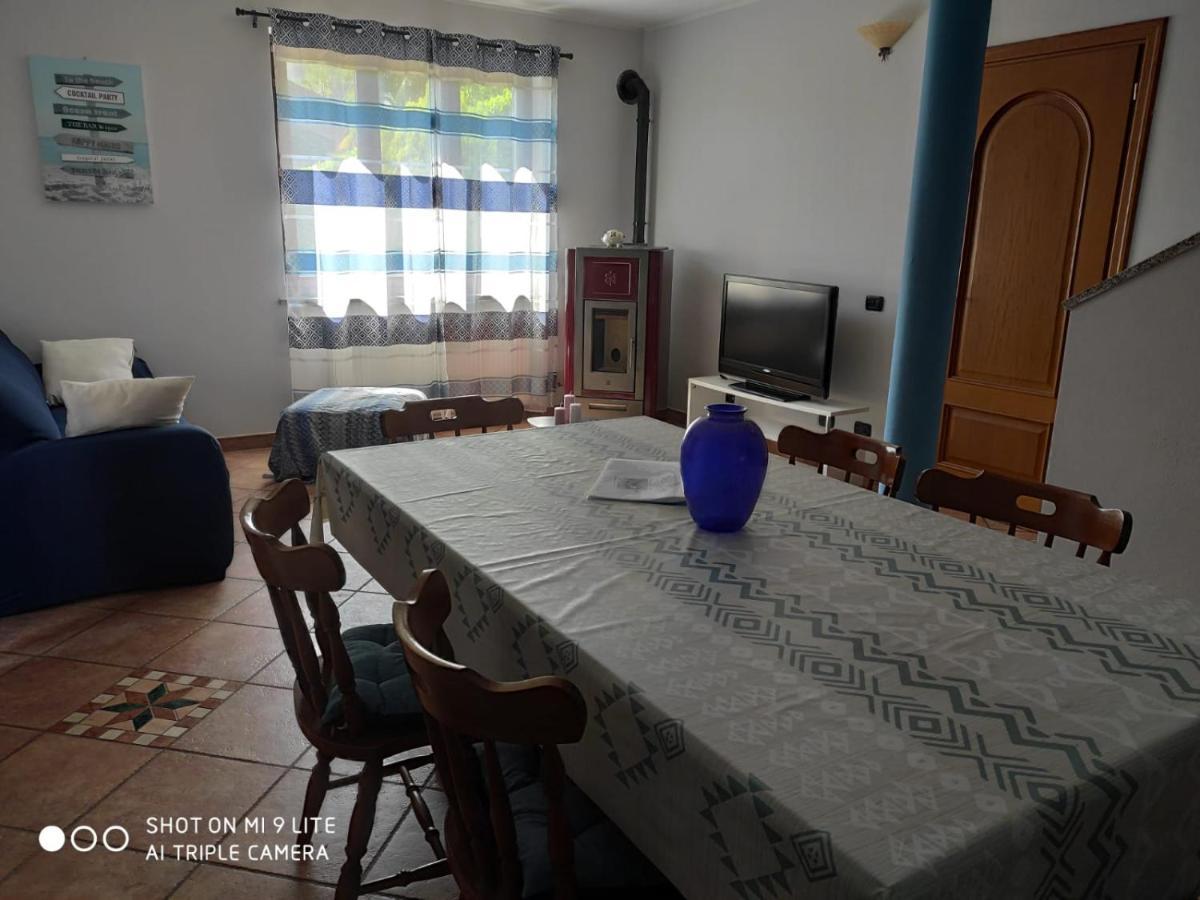 Casa Vacanza Il Glicine Casale Corte Cerro Εξωτερικό φωτογραφία