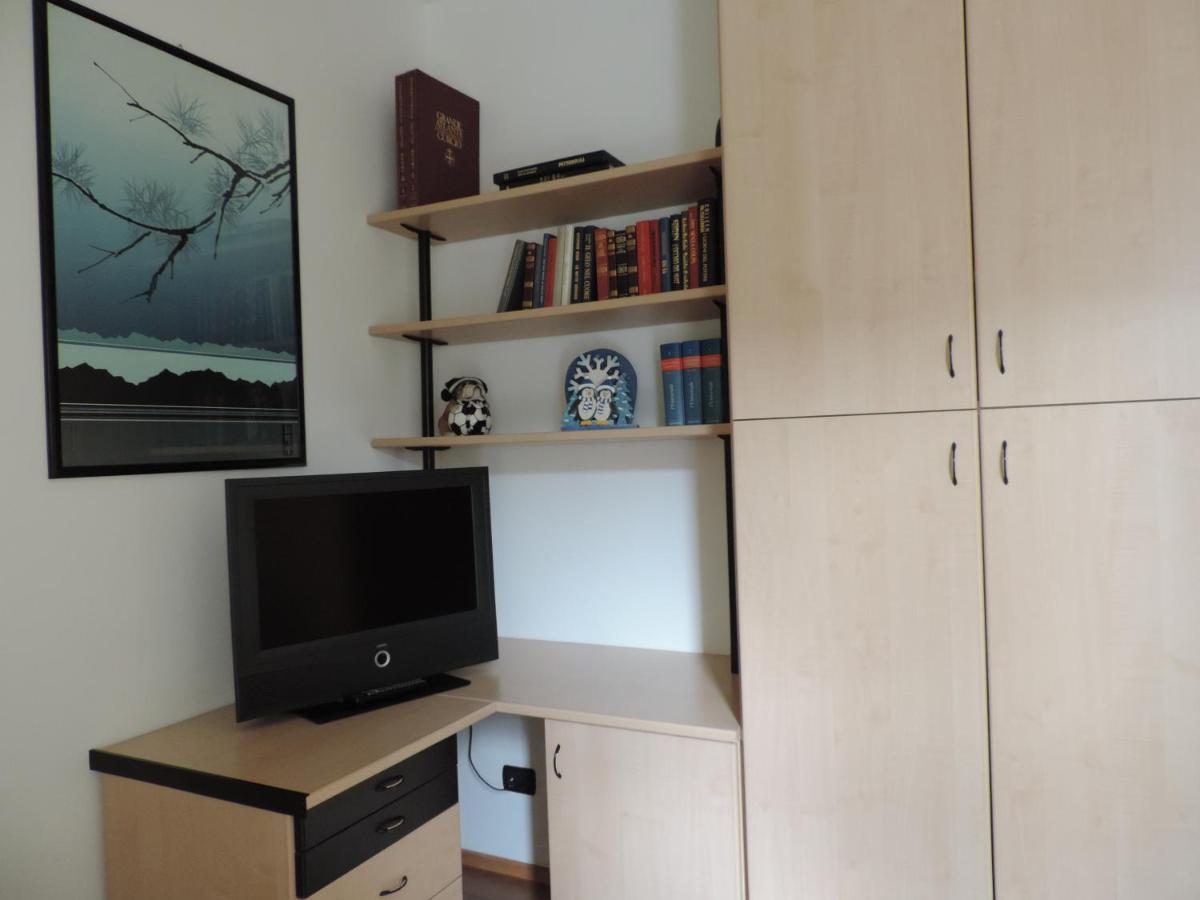 Casa Vacanza Il Glicine Casale Corte Cerro Εξωτερικό φωτογραφία