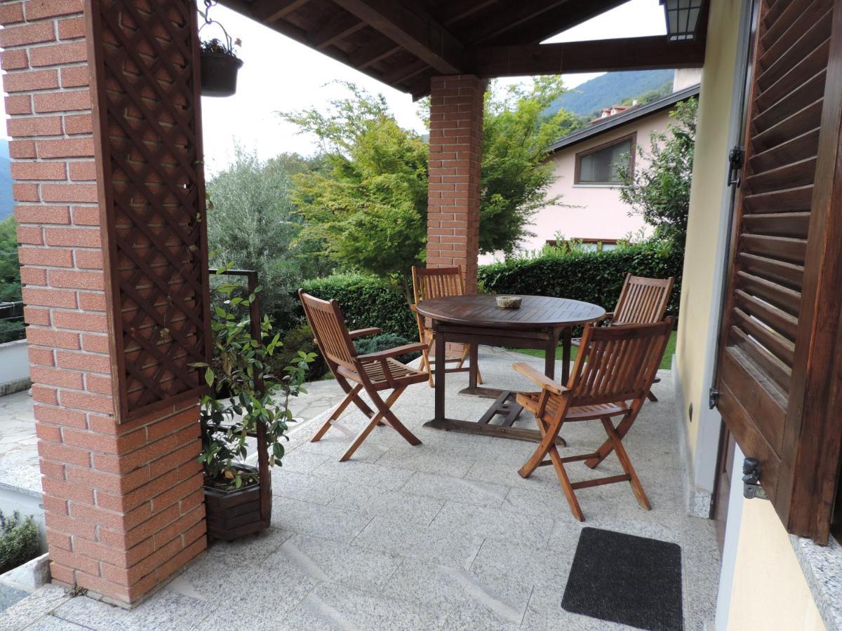 Casa Vacanza Il Glicine Casale Corte Cerro Εξωτερικό φωτογραφία