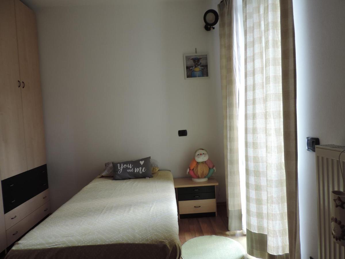 Casa Vacanza Il Glicine Casale Corte Cerro Εξωτερικό φωτογραφία