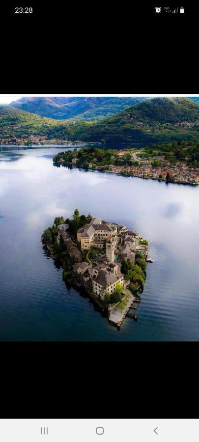 Casa Vacanza Il Glicine Casale Corte Cerro Εξωτερικό φωτογραφία