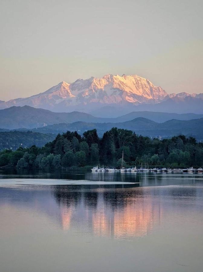 Casa Vacanza Il Glicine Casale Corte Cerro Εξωτερικό φωτογραφία
