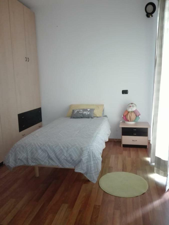 Casa Vacanza Il Glicine Casale Corte Cerro Εξωτερικό φωτογραφία