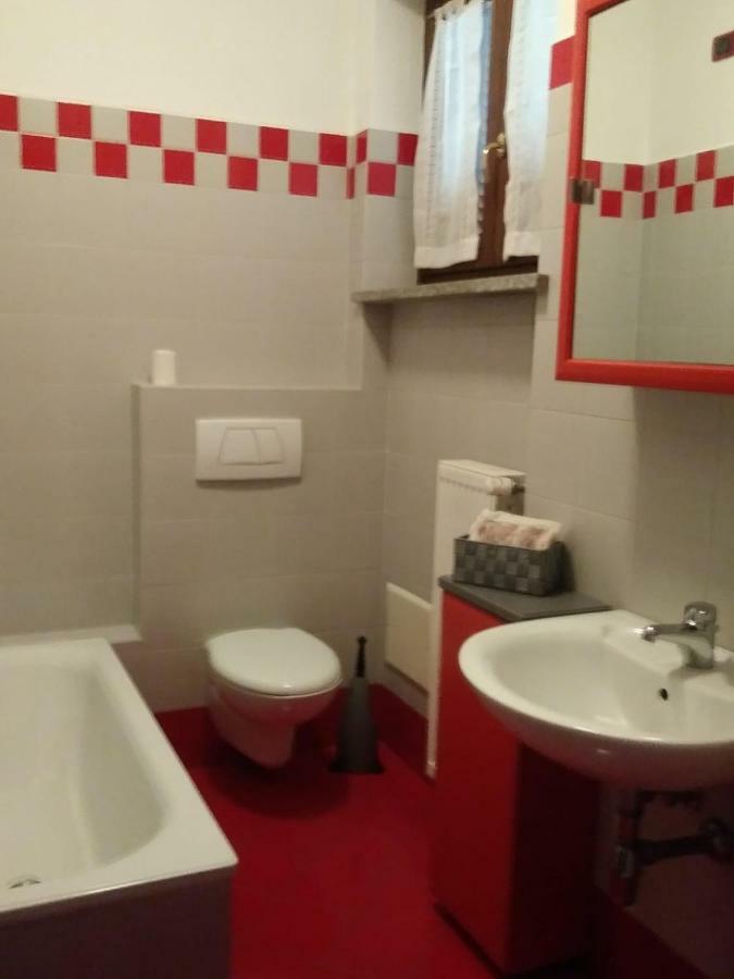 Casa Vacanza Il Glicine Casale Corte Cerro Εξωτερικό φωτογραφία