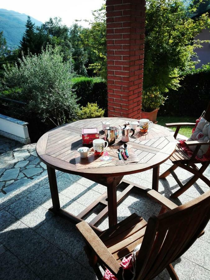 Casa Vacanza Il Glicine Casale Corte Cerro Εξωτερικό φωτογραφία