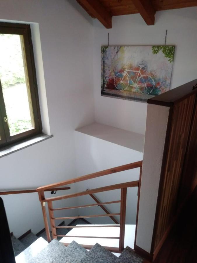 Casa Vacanza Il Glicine Casale Corte Cerro Εξωτερικό φωτογραφία