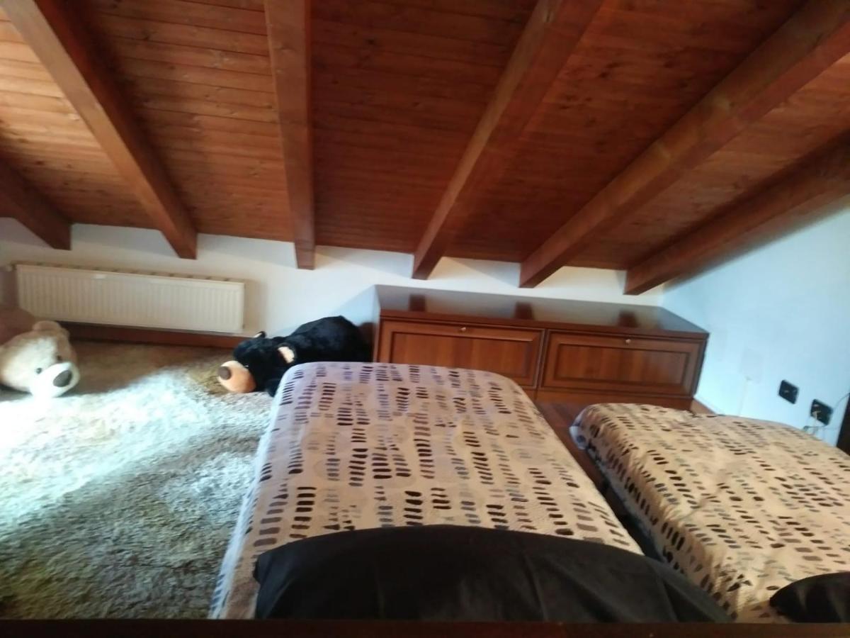 Casa Vacanza Il Glicine Casale Corte Cerro Εξωτερικό φωτογραφία