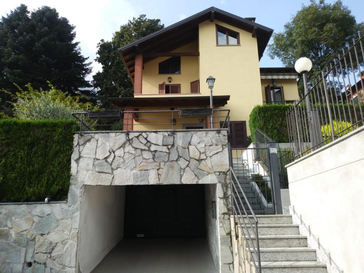 Casa Vacanza Il Glicine Casale Corte Cerro Εξωτερικό φωτογραφία